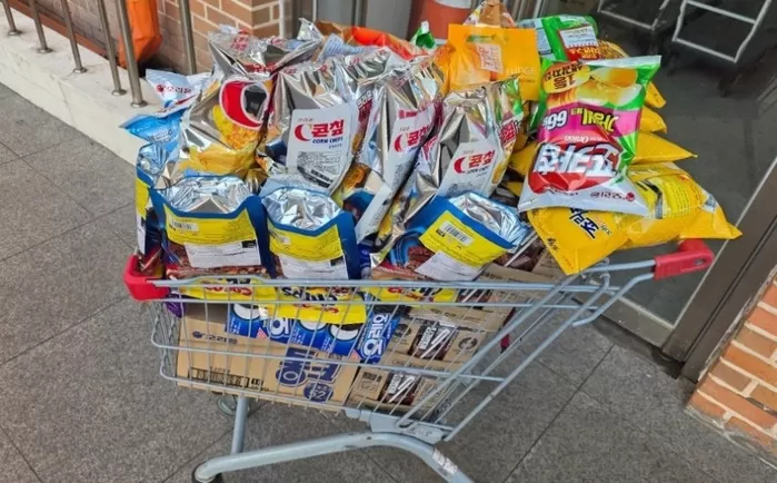 아이들을 위해 구매한 과자. 보배드림