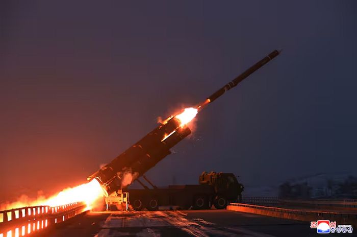 北, 장거리순항미사일 발사... “핵전투 무력 강화 발전 총력”