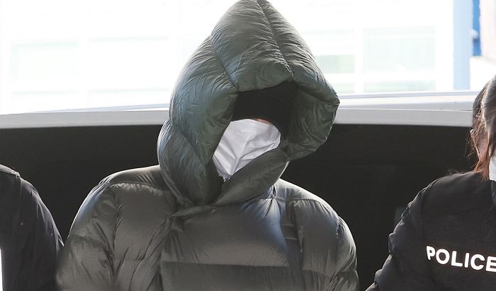 ‘재벌 3세’ 황하나, 구속 패션 화제... 알고 보니 ‘400만원대 명품 패딩’