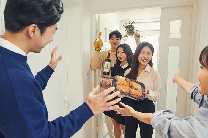 외식 대신 집으로 몰렸다... 요즘 ‘홈파티’에서 가장 인기 있는 메뉴 3가지