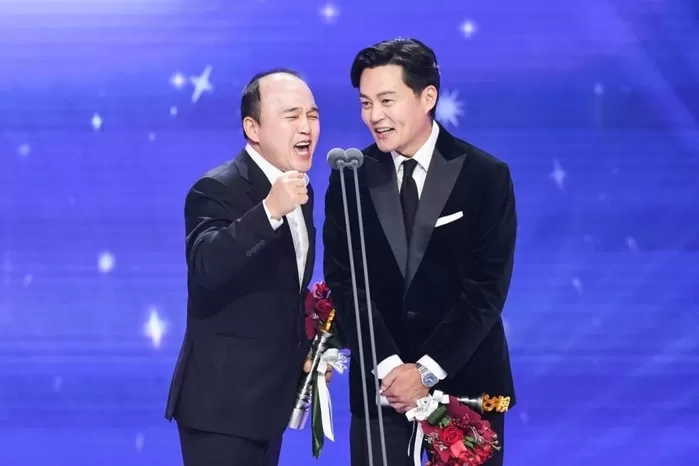 2025 SBS 연예대상 쇼 버라이어티 부문 남자 최우수상 이서진·김광규 [SBS 제공. 재판매 및 DB 금지]