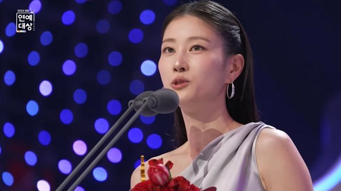 ‘SBS연예대상’ 최우수상 이현이 “워킹맘, 모두에게 미안한 마음으로 살아”... 이지혜 오열