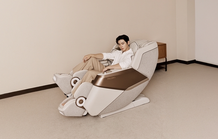 [바디프랜드 사진자료] 2025년 판매 1위를 차지한 바디프랜드 콤팩트 헬스케어로봇 '팔콘S'.jpg