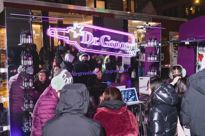 2512_보도사진_LG생활건강_닥터그루트 미국 뉴욕 팝업 트럭 행사 2.jpg