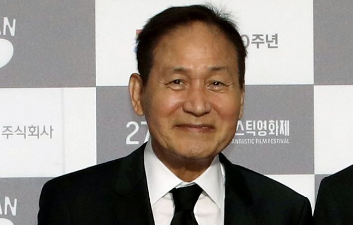 안성기 소속사 “중환자실에서 치료 중... 의료진 판단 기다려야 하는 상황”