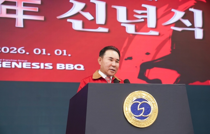[사진]BBQ치킨_윤홍근 제너시스BBQ 그룹 회장이 창사 31주년 신년사를 통해 ‘BBQ 신(新)경영’을 공식 선언하고 있다.jpg