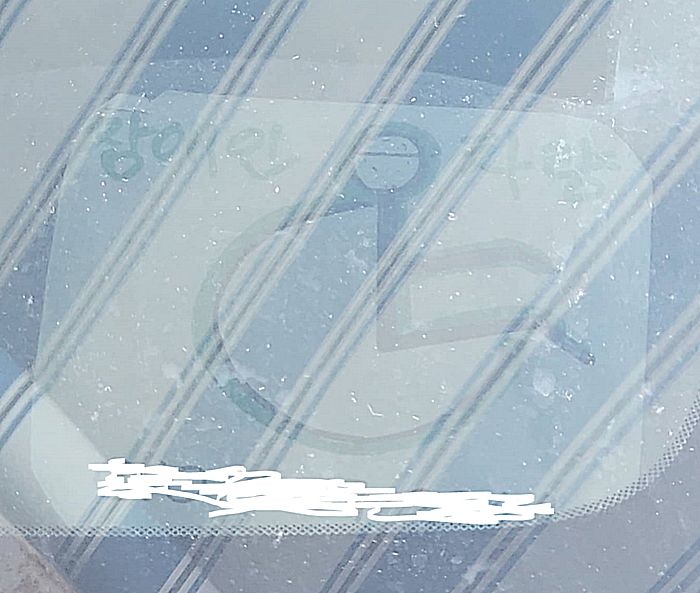 흰 종이에 펜으로 슥슥 그린 ‘장애인 스티커’... 차주는 ‘이런 결말’ 맞았다