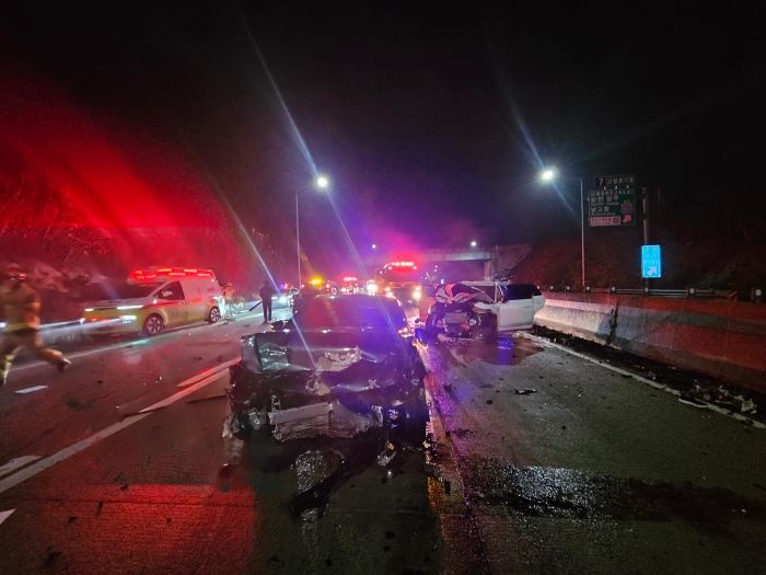 ‘졸음운전’ 차량, 고속도로 사고 수습현장 덮쳐... 경찰·견인차 기사 사망