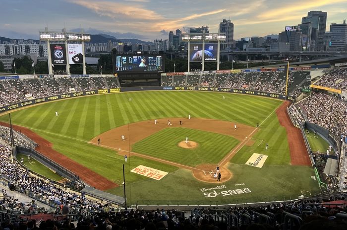 잠실야구장, 45년 역사에 마침표... 2026시즌 끝으로 철거된다