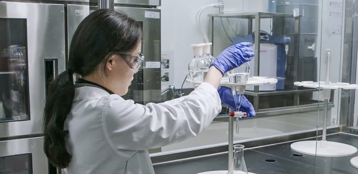 (사진) 남양유업 중앙연구소 식품정밀분석팀 연구 모습.jpg