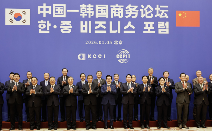 origin_한·중비즈니스포럼기념촬영하는이재명대통령.jpg