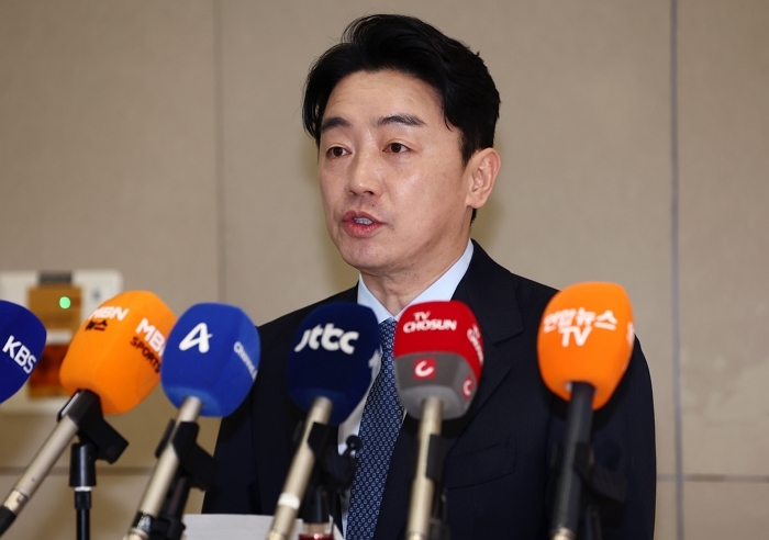 origin_폴란드다연장로켓계약관련브리핑하는강훈식비서실장 (1).jpg