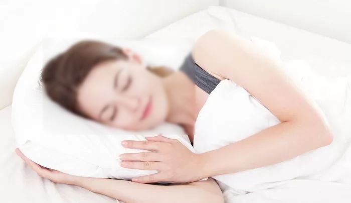 베개 밑에 ‘이것’ 넣었더니 잠이 솔솔... SNS서 화제인 꿀잠 부르는 ‘○○○ 숙면법’