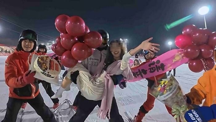 “남자 스키강사 품에 안겨 활강?”... 100만원 ‘공주님 안기’ 생일 패키지 화제