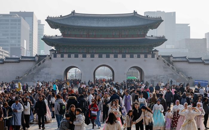 발길 돌린 中관광객 “일본 대신 서울로”... 항공편 예약 폭등