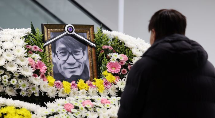 충무로 서울영화센터에 故 안성기 추모 공간 마련... 8일까지 일반인 조문 받는다