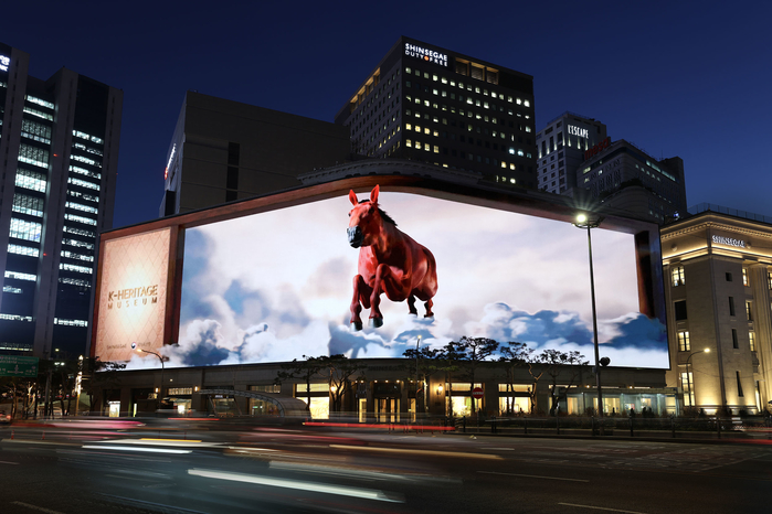 신세계百, 신세계스퀘어서 붉은 말의 기운 받으세요 (1).jpg