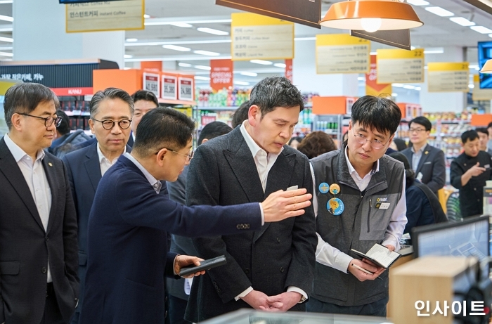 신세계그룹 정용진 회장, 현장경영 사진 3.jpg
