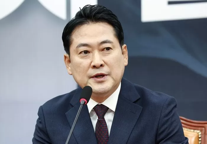 장동혁 국민의힘 대표가 11일 오후 서울 여의도 국회에서 이재명 대통령 취임 100일 기자회견 관련 입장 발표를 하고 있다. 2025.9.11 / 뉴스1