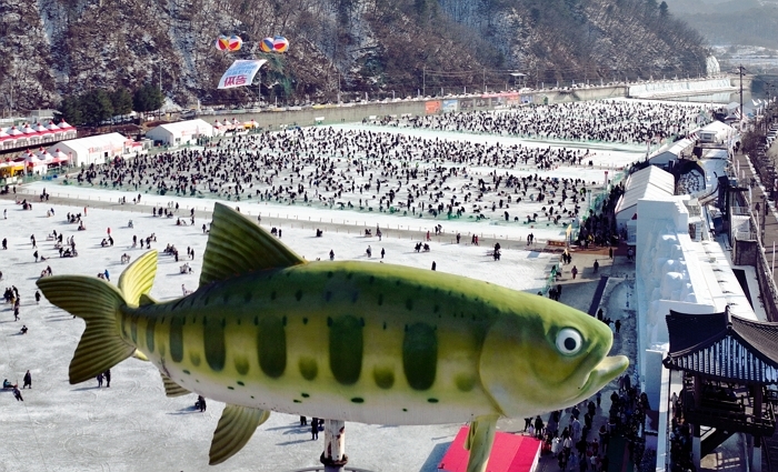 origin_인파로가득한화천산천어축제장 (1).jpg