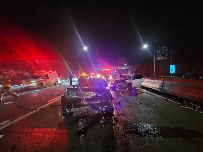 고속도로 교통사고 수습 현장 덮쳐 11명 사상자 낸 30대... “크루즈 기능 켜고 졸았다” 진술