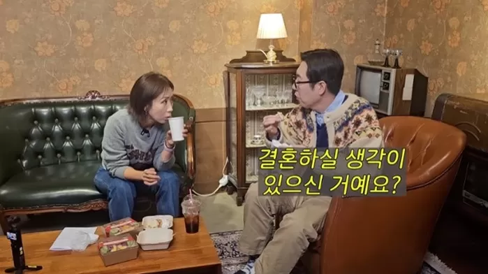 코미디언 정선희가 재혼에 대한 질문에 단호한 생각을 밝혔다. 유튜브 집 나간 정선희 캡처