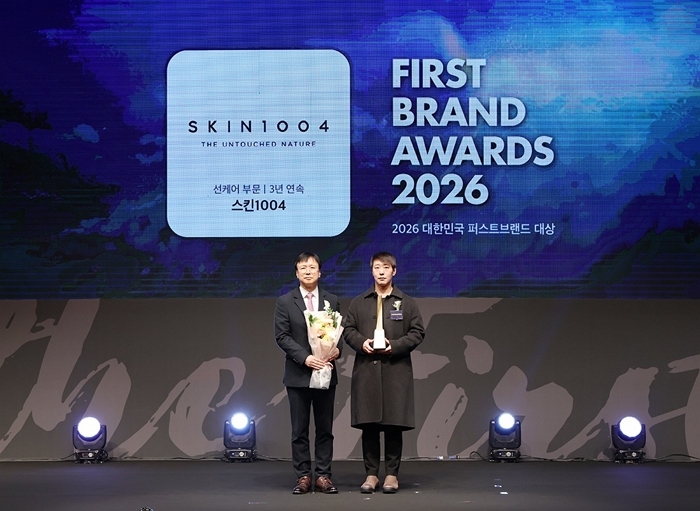 [사진자료] 스킨1004 ‘2026 대한민국 퍼스트브랜드 대상’ 수상 이미지.jpg