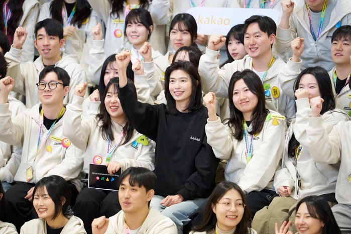 [카카오 사진자료2] 정신아 의장, 카카오그룹 신입 공채 크루들과 첫 만남.jpeg