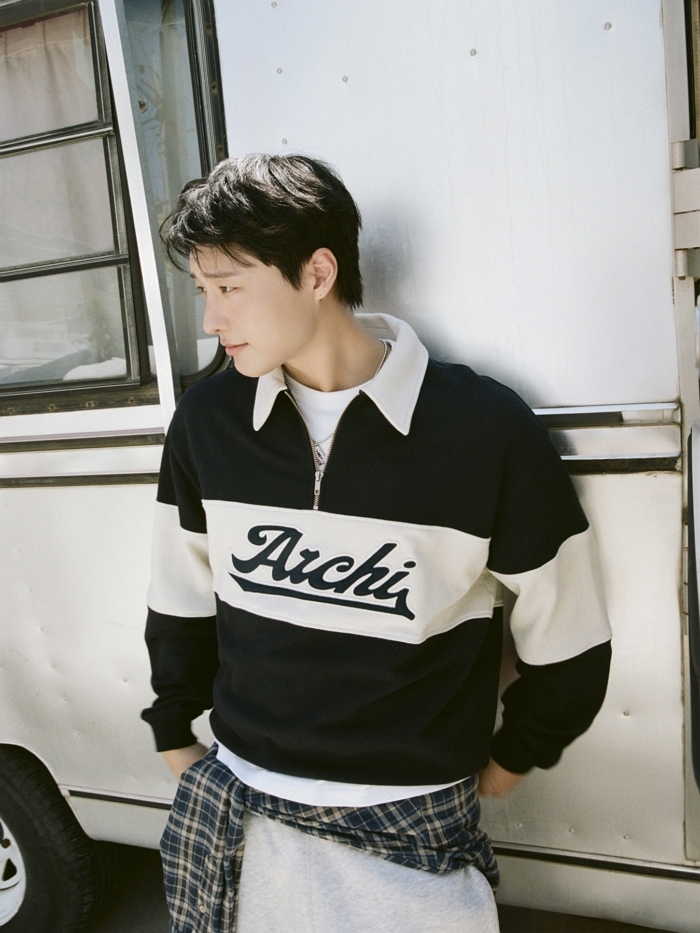 사진 2. 우즈(WOODZ)가 착용한 '에잇세컨즈' 2025년 FW 컬렉션.jpg