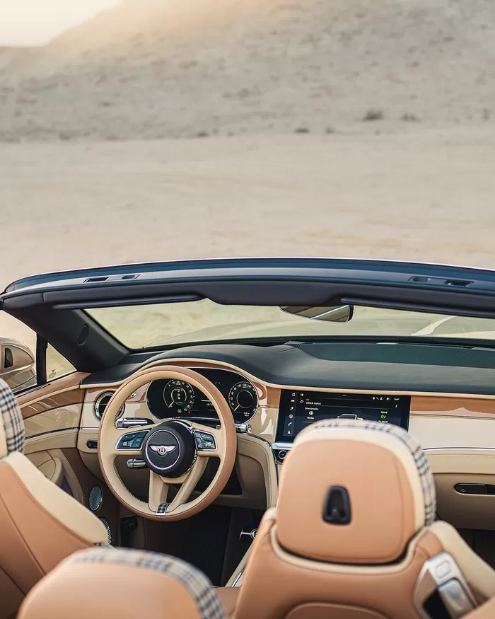 ‎자동차 및 ‎문구: ‎B م + ·공한‎‎‎의 이미지일 수 있음