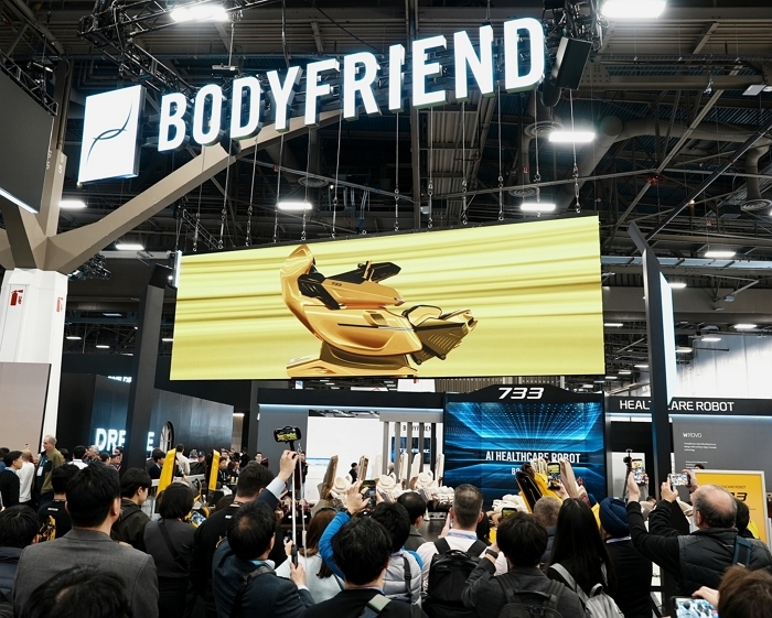 [바디프랜드_사진자료1] 7일(현지시간) ‘733 댄스 퍼포먼스’ 세션에 바디프랜드 부스로 몰려든 참관객들.jpg