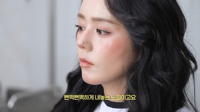 AI 뺨치는 45세 절세미녀 한가인이 제대로 로판여주 메이크업 받아본다면_ 12-45 screenshot.jpg