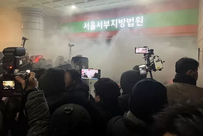 지난 1월 19일 새벽 아수라장이 된 서울서부지방법원 / 뉴스1