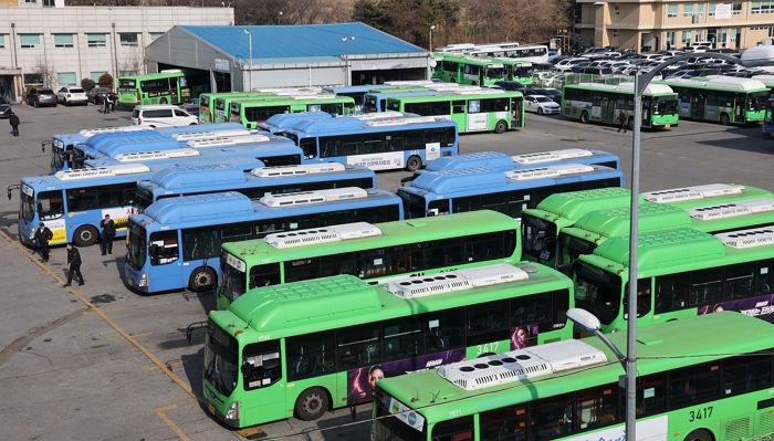 서울 시내버스 7400대 멈추나... “임금 협상 결렬 시 13일 총파업”