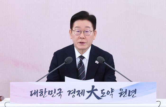 이재명 대통령 지지율 56.8%... 경제·외교 성과로 2주 연속 상승세