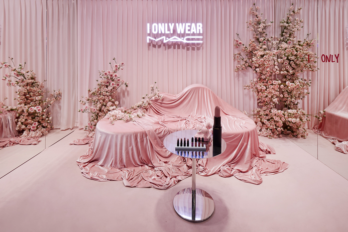 [보도자료] 맥(M·A·C), NEW ‘파우더 키스’ 컬렉션 출시 기념 팝업 스토어 오픈_팝업 이미지 (1).jpg