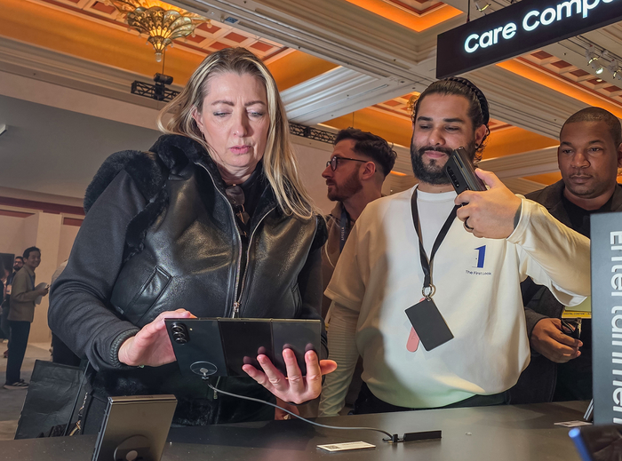 삼성전자 갤럭시 Z 트라이폴드, 씨넷 CES 2026 최고의 제품으로 선정(1).jpg