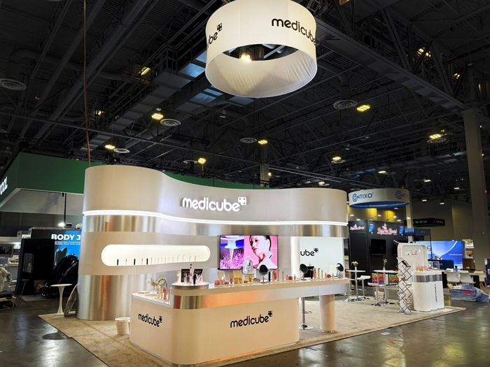 [이미지자료 1] CES 2026에 참가한 에이피알 부스 전경.jpg