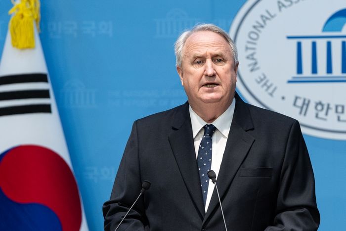 인요한 전 국민의힘 의원 “계엄, 이유 있는 줄 알았다... 밝혀진 일들 치욕스러워”