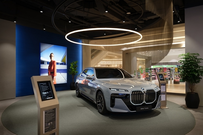 사진4-BMW 코오롱 모터스, 위례 스타필드 전시장 새 단장해 오픈.jpg