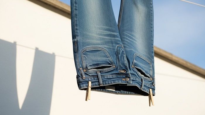 “오래 입고 싶다면”... 세탁할 때마다 바래지는 청바지, ‘이것’만 지키면 된다