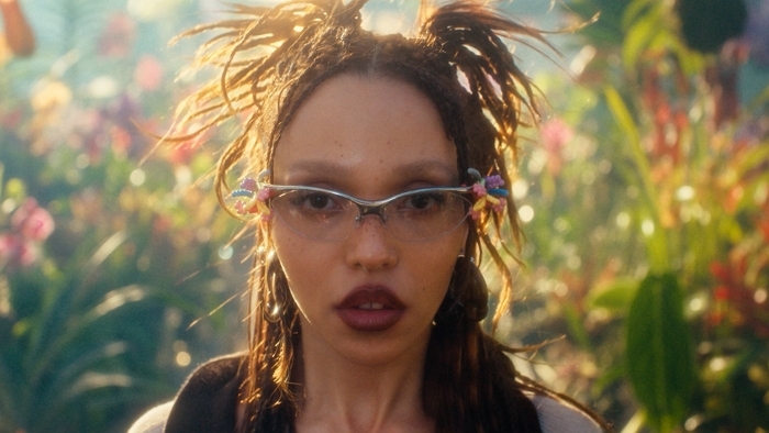 [사진자료1] 젠틀몬스터 신규 컬렉션 '부케(Bouquet)' 캠페인 영상 스틸컷.jpg