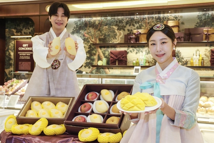 신세계百, 명절 기프트 최고급 망고세트 선보여(태국지정산지 맞손)_가로 (1).jpg