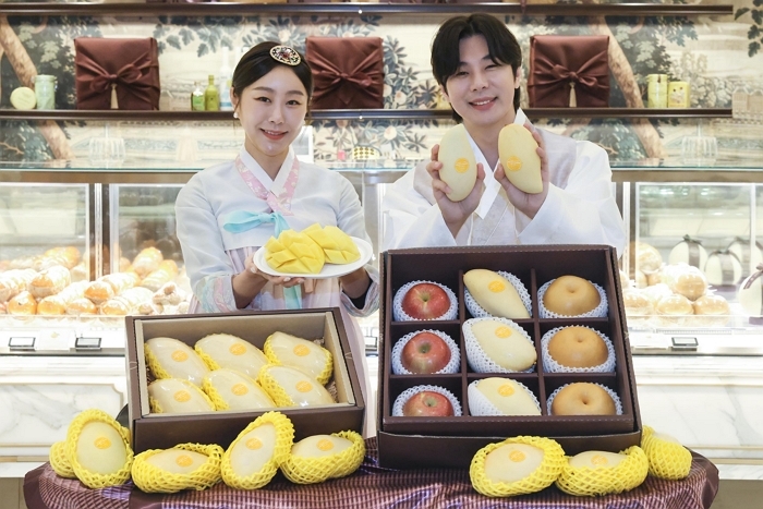신세계百, 명절 기프트 최고급 망고세트 선보여(태국지정산지 맞손)_가로 (2).jpg