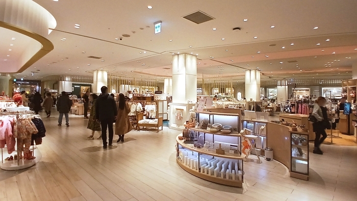 신세계百, 강남점 유아동 매장 전경 (1).jpg