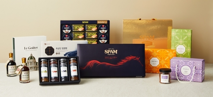 [CJ제일제당 사진자료] 설 선물세트 연출 이미지.jpg