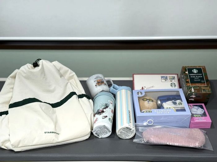 “이번엔 손에 넣는다”... 또다시 오픈런 일어난 스타벅스 ‘럭키백’, 광속 품절