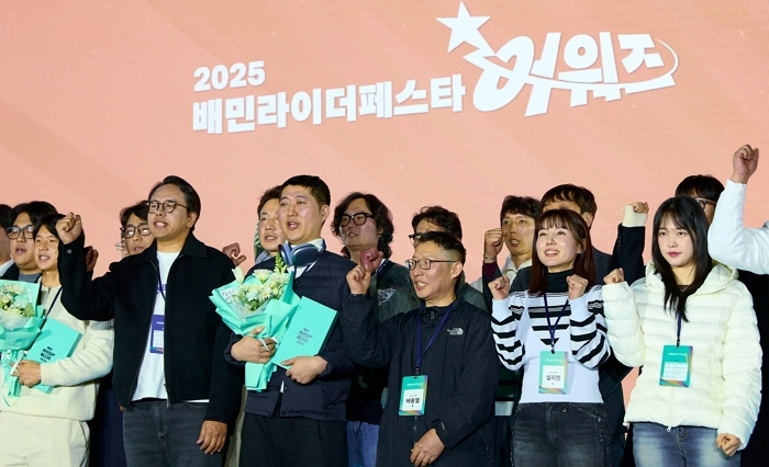 [우아한형제들 보도자료 이미지] “대한민국에서 가장 공정한 일 자부심”...배민, 라이더 시상식 ‘페스타 어워즈’ 성료_260116_01.jpg