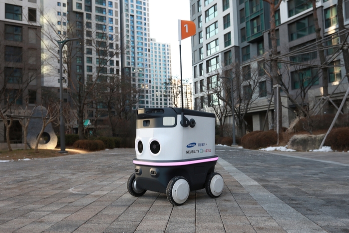 2. 아파트 단지를 자율주행하는 음식배달로봇.jpg