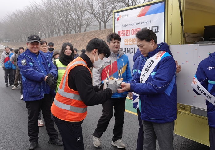 [참고사진] CJ대한통운, 택배 현장 푸드트럭 이벤트 실시.jpg